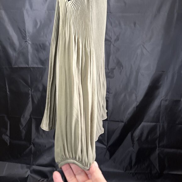 JUSTFAB Women Size M Olive Green Crew Neck Cold Shoulder Long Sleeve Blouse - Picture 4 of 14